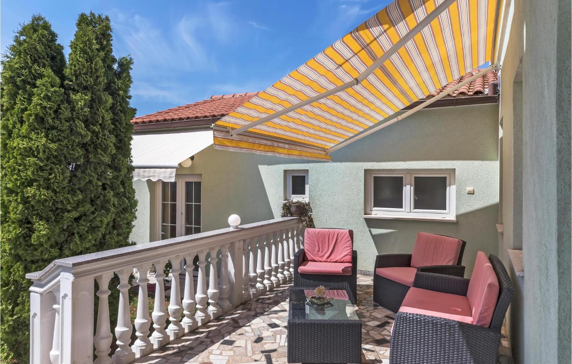 2 Bedroom Beautiful Apartment In Valtura Exterior photo